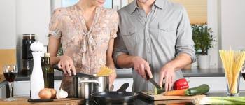 هل يجب على الزوجة أن تطبخ لزوجها؟🍝🥧🍗